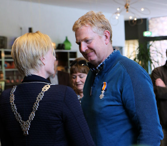 Met lintje en Burgemeester 575