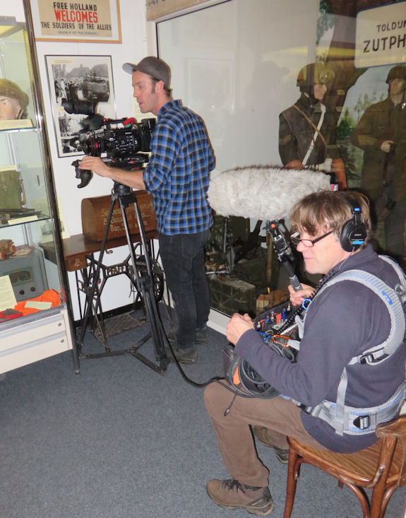 Ridders van Gelre 10 11 2015 cameraploeg in museum web
