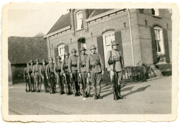 In de houding voor de boerderij 575