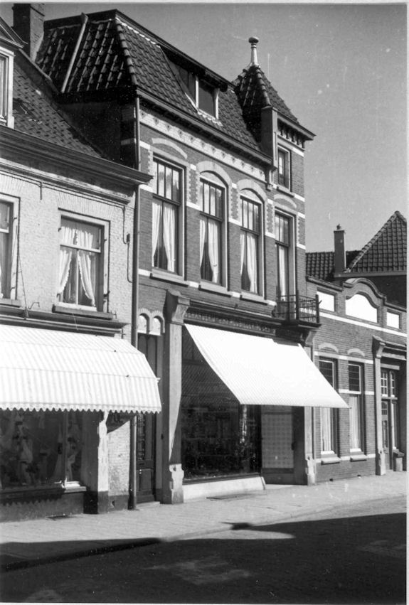 Meipoortstraat 17-19 Doesburg in 1954 bew