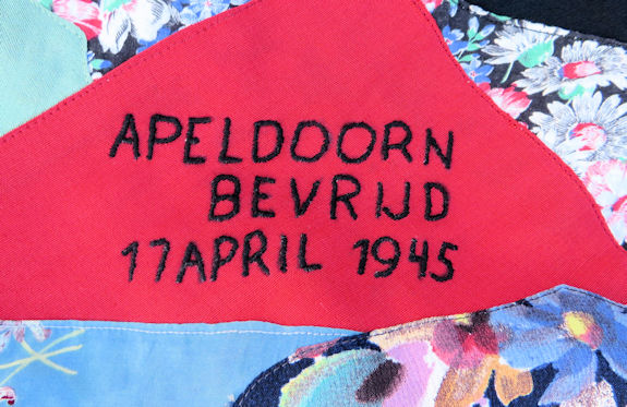 feestrok Apeldoorn bevrijd 17 april 575