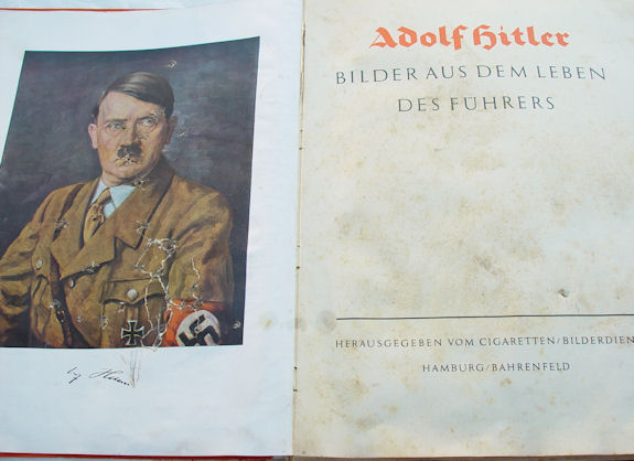 binnenzijde met prtret Adolf bew